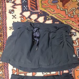 Lululemon tennis skirt black size 6